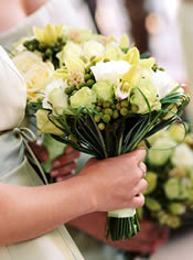 Cream wedding bouquet for wedding package.