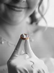 black and white bride photo.