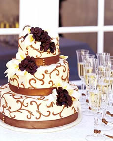 brown swirl wedding cake.